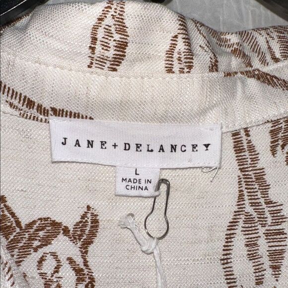 Jane + Delaney L Ivory Brown Horse Print Linen Blend Short Cap Sleeve Shirt - Picture 7 of 9